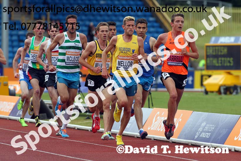 Tomas Farrell (Border) leads the 5000 metres, 2014 Sainsbury's British Championships. Photo: David T. Hewitson/Sports for All Pics